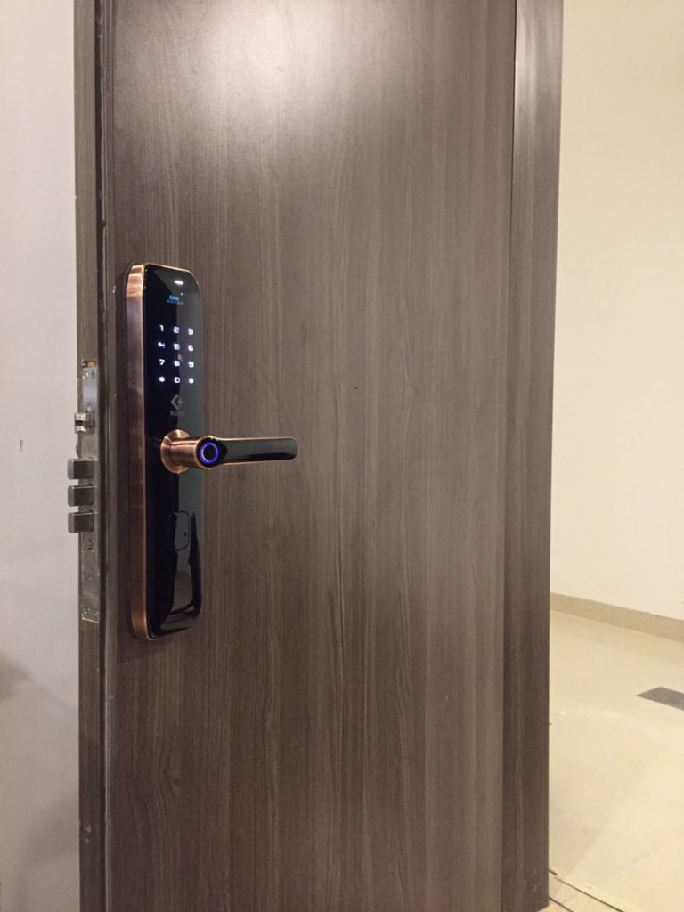 Khóa Cửa Vân Tay Có An Toàn Không: 5 Lợi Ích Vượt Trội Bạn Cần Biết Ngay!