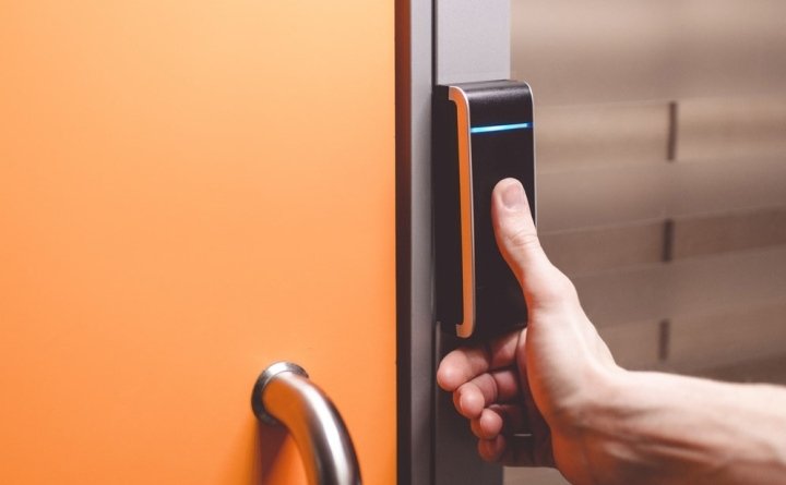 Cách Cài Đặt Khoá Cửa Vân Tay Chi Tiết Từ A–Z | MasterHome